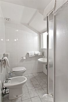 Trastevere Hotel Cisterna Рим Экстерьер фото