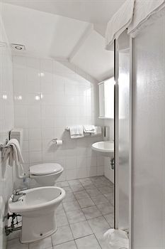 Trastevere Hotel Cisterna Рим Экстерьер фото