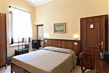 Trastevere Hotel Cisterna Рим Экстерьер фото